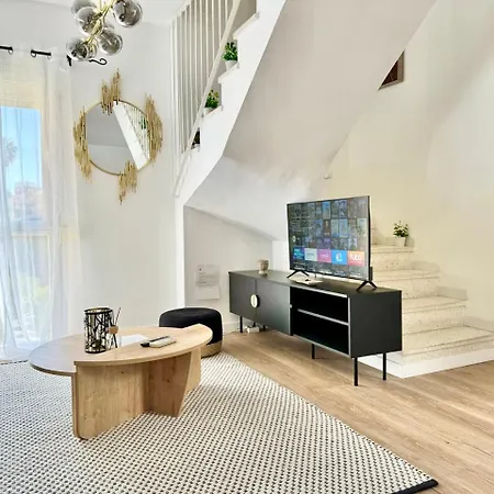 Historic Center Duplex With 3bd Ac & Parking