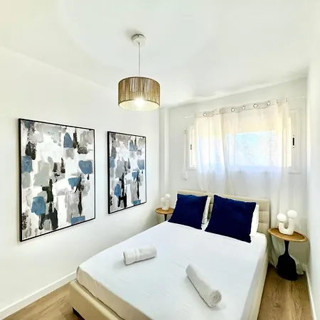 Historic Center Duplex With 3bd Ac & Parking